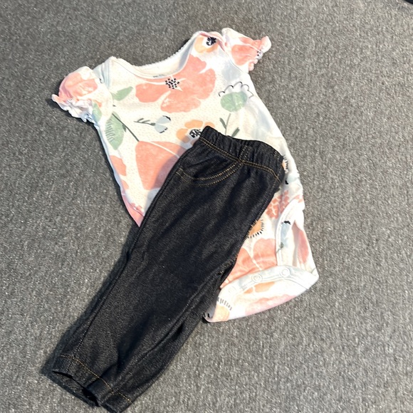 Carter’s Girl Floral Onesie w/ Blue Jeans, 2-Pc - Picture 2 of 4